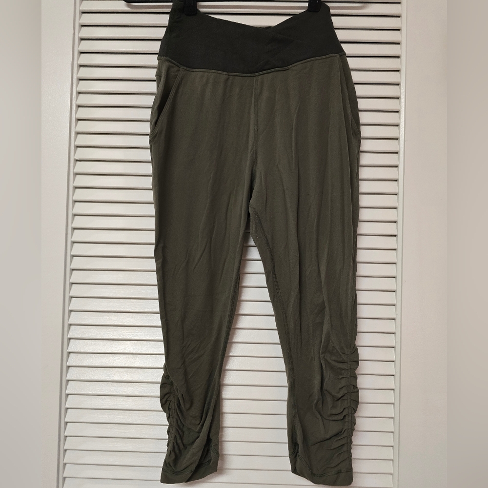 Lululemon - Sunset Salutation Cropped  Ruched Activewear Leggings W Pockets
